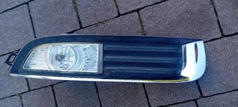 Halogen z ramka prawy przod INSIGNIA