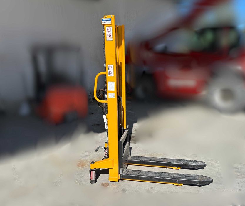 Aluguer de Empilhador Manual/Stacker 1500kg