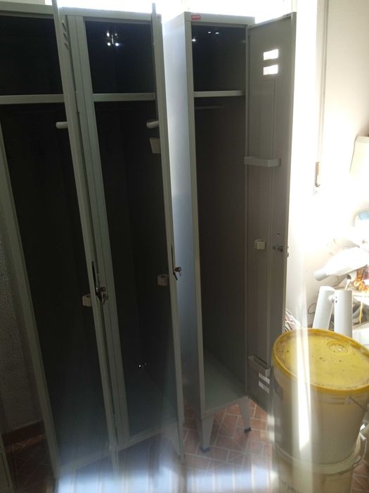 Cacifo metálico de duas portas