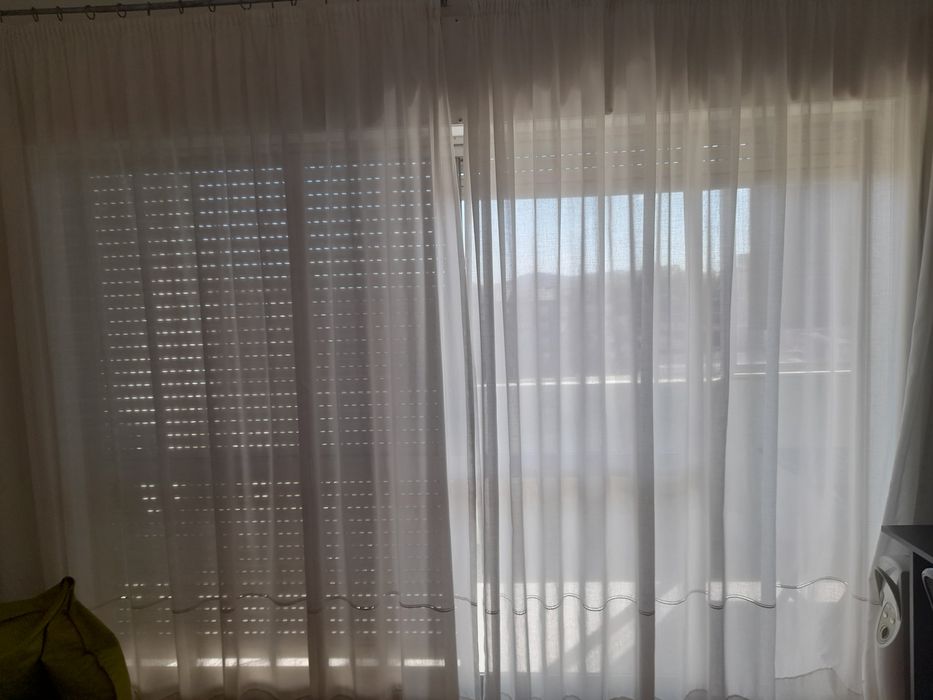 2 Cortinas com baínha em ponto aberto
