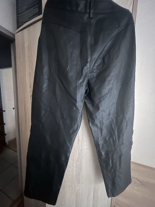 Woskowane spodnie w luznym stylu