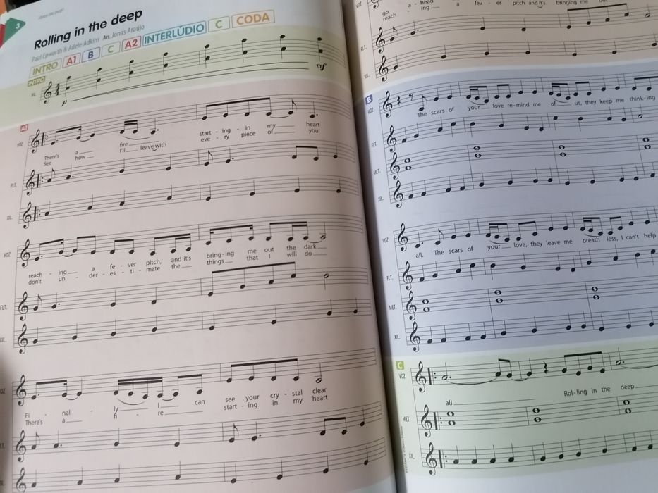 Livro de música e educação física