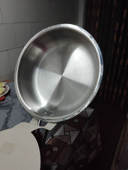 Продам шикарную сковородку с двойным покрытием.