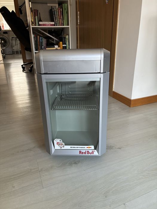 Mini Frigorífico Red Bull Original – Para Reparação – 100 € Fixo