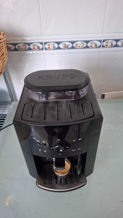 Máquina de Café Automática  ESPRESSO ARABICA PICTO EA81110