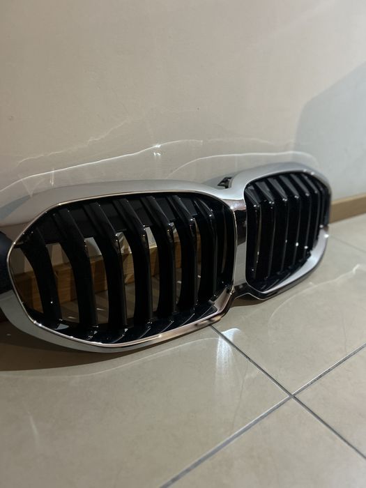 Grelha original BMW F40 2020.