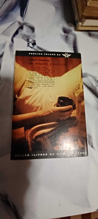 Livro _Participa-se um Crime_ de Agatha Christie