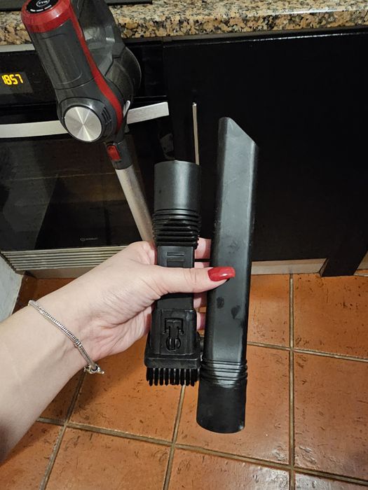 Aspirador vertical de bateria sem saco