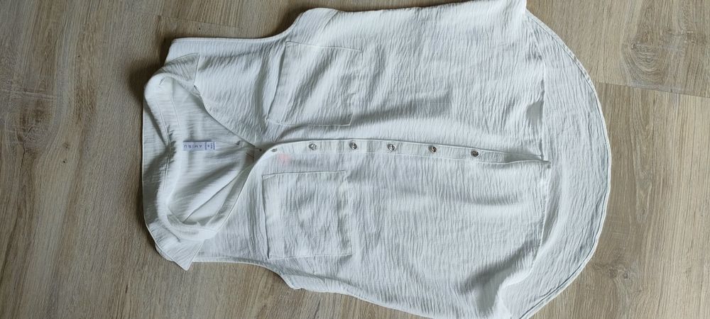 Biała bluzką Amisu z kołnierzem. Nowa