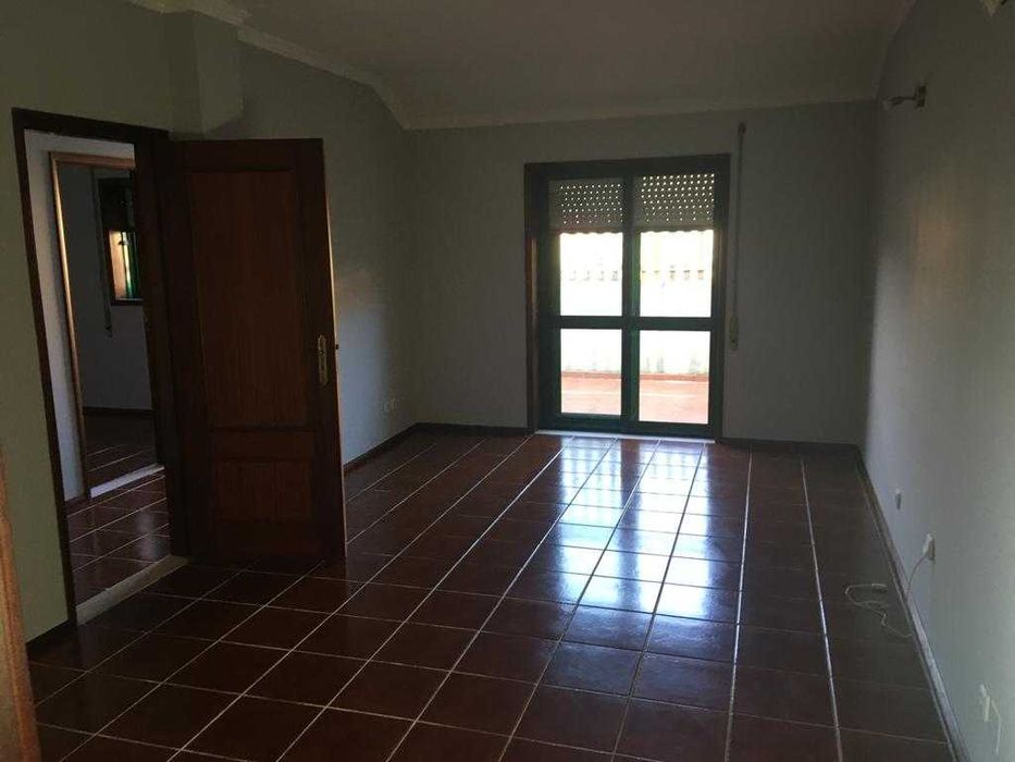 arrenda-se T4+1 duplex - Bustos