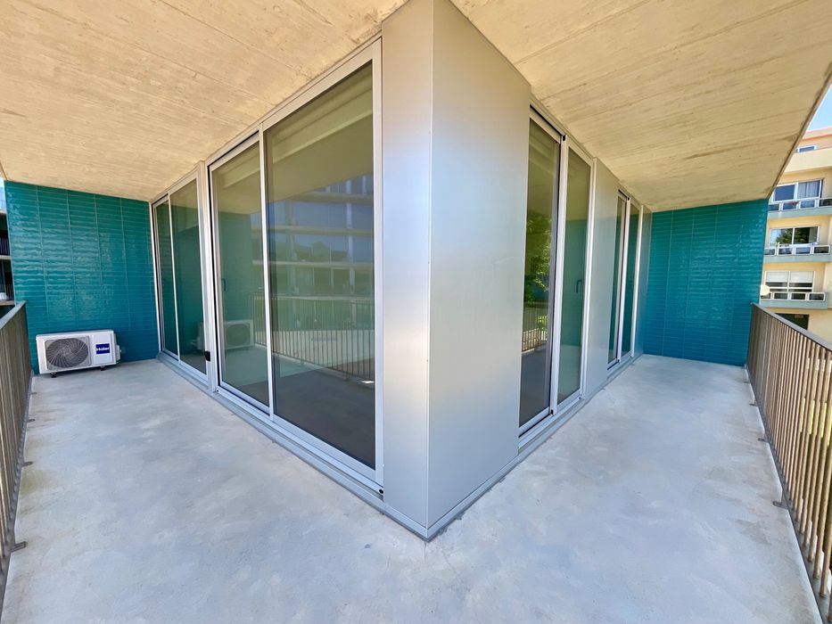 Espinho - Arrenda T1 - Condominio Fechado com jardim piscina e ginásio - Novo