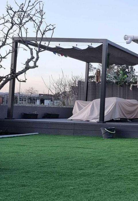 Pérgulas, piscinas e mobiliário de exterior