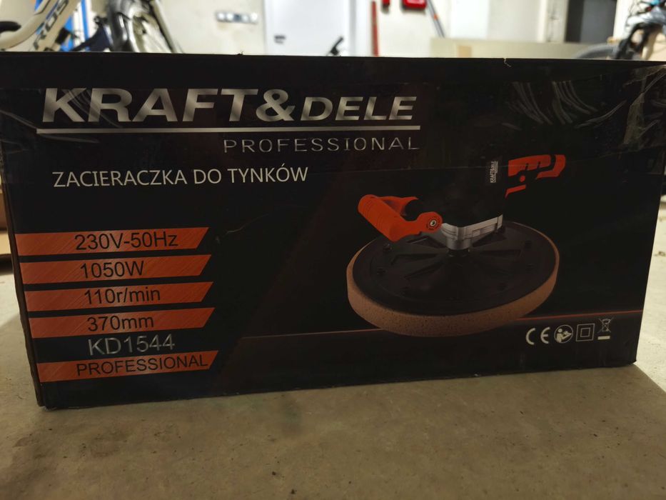 Zacieraczka do tynków elektryczna 1050W 370mm KD1544