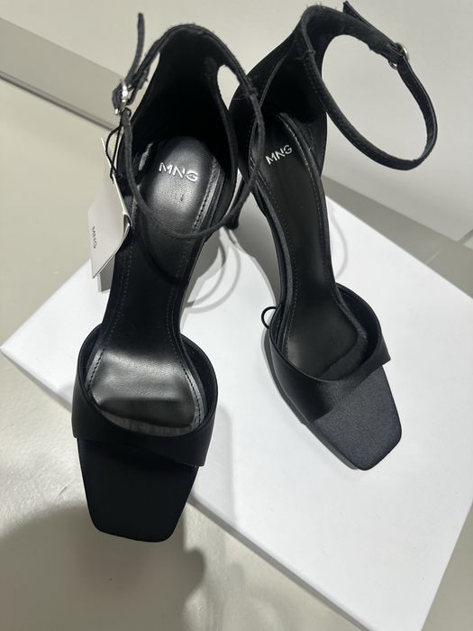 Сандалі з ремінцем на підборах Mango