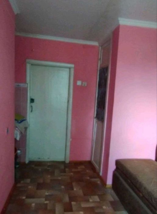 Продам гостинку 13м возле  метро Холодна гора, не дорого, срочно  SM