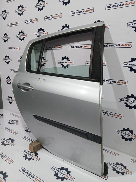 PORTA TRASEIRA DIREITA CINZA RENAULT CLIO 3 2007-2014 ANO: 2008