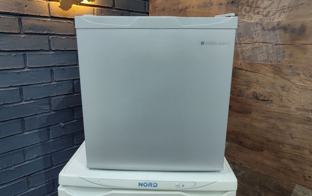 Міні холодильник Interlux/ Барний холодильник/мини холодильники. Склад