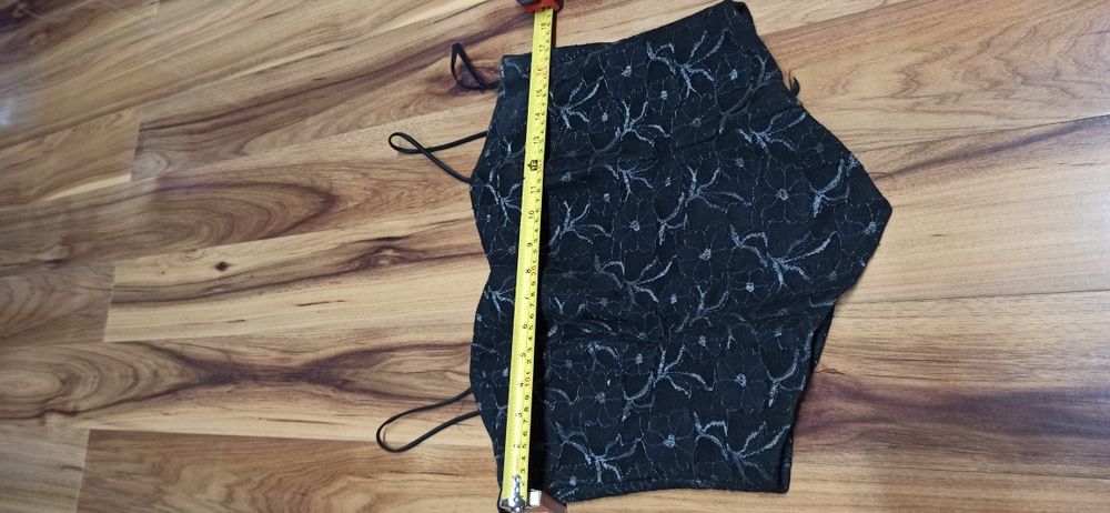 Czarna spódnica i bolerko