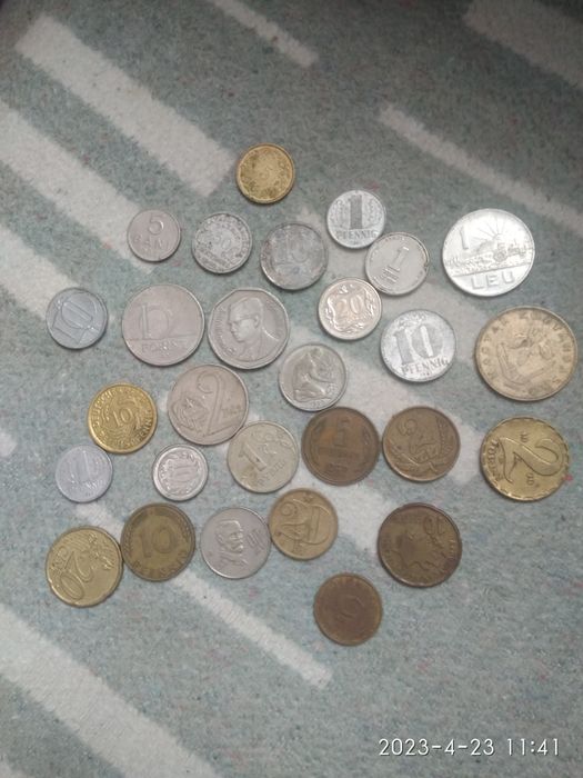 Продам монеты разные