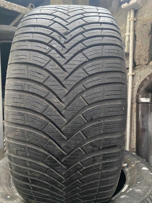 235/40R18 Pojedyncza używana opona całoroczna  Kleber