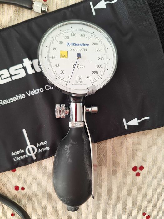 Riester Precisa N 24-32 cm Ciśnieniomierz zegarowy dla lekarzy czarny