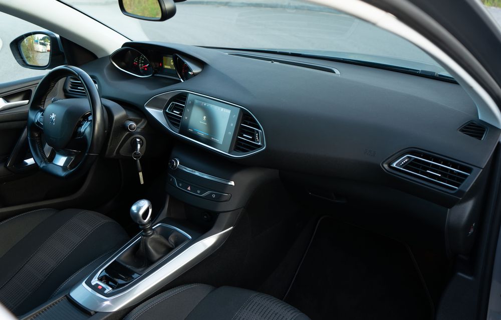 Peugeot 308 Allure 1.2 PureTech 130cv | Facelift | Caixa 6 Velocidades | 2018