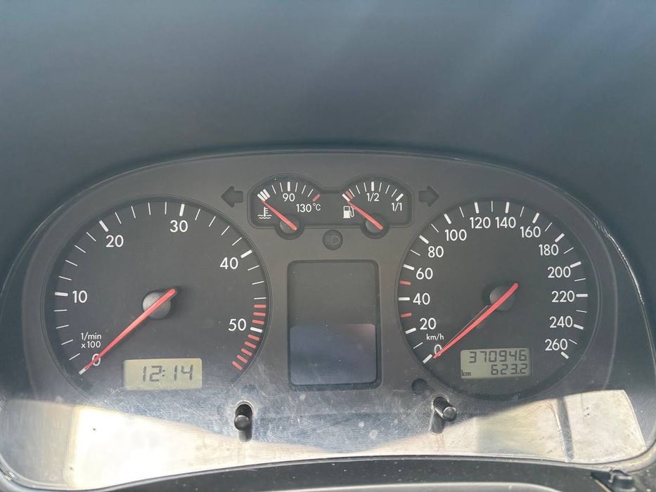 Авто golf 4 дизель 1,9 (військовим, бо ввезено через фонд)