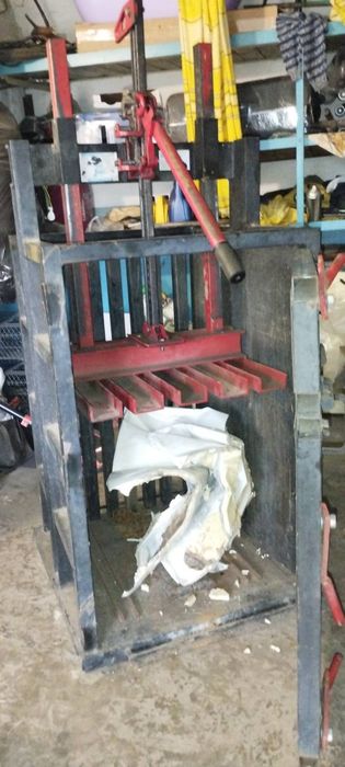 Продам прес на 3 тонни Антеко.