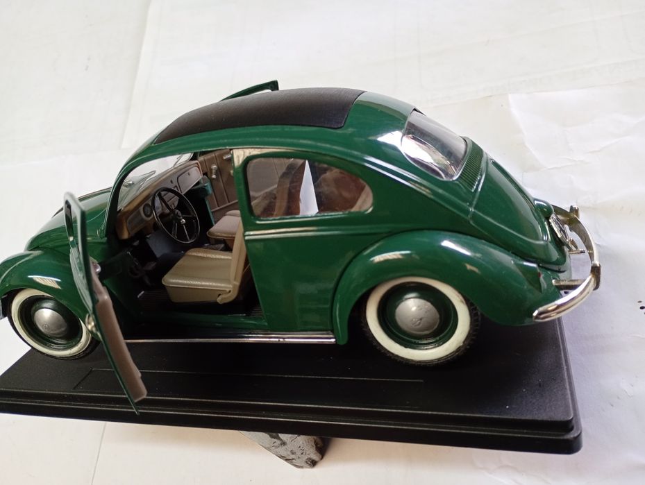Linda miniatura escala1/17 carocha