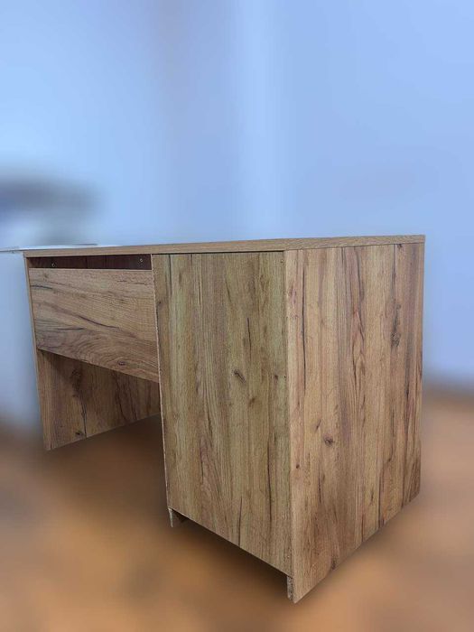 Стіл комп'ютерний, письмовий з  висувними ящиками з фасадами без ручок