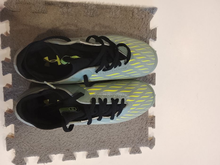 Chuteira under armour