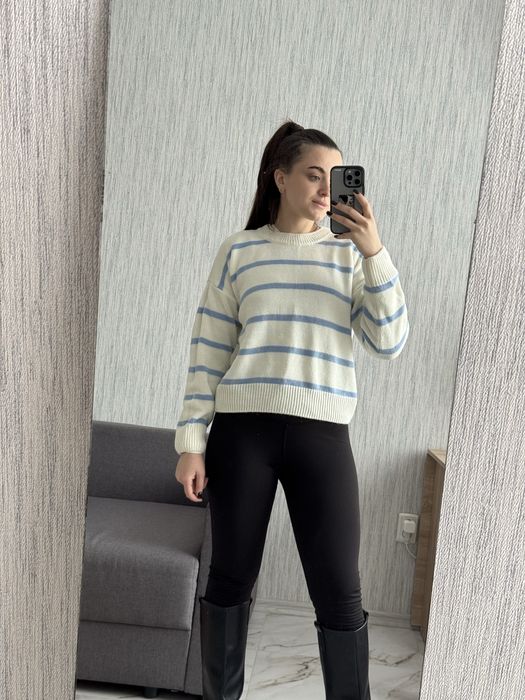 Светр в полоску вязаний