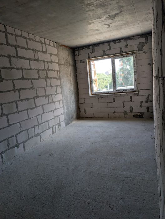 Продам 2-кімнатну квартиру в р-ні Виставка