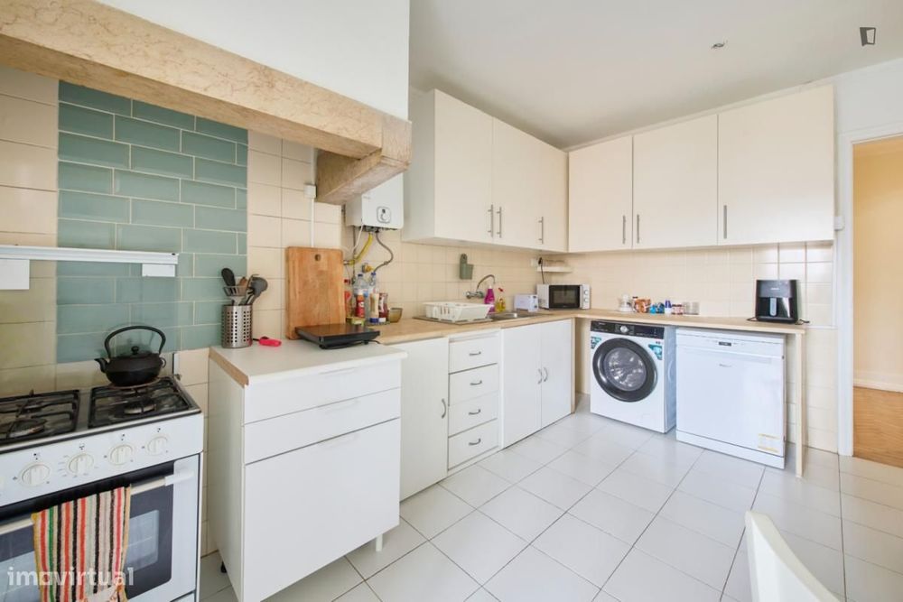 Quarto - localizado em Entrecampos Lisbon