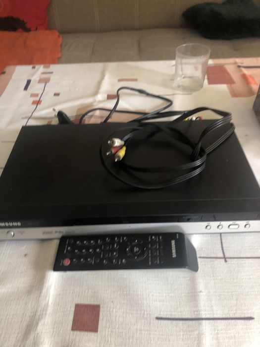 Odtwarzacz dvd Samsung niuzywany, sprawny z pilotem.