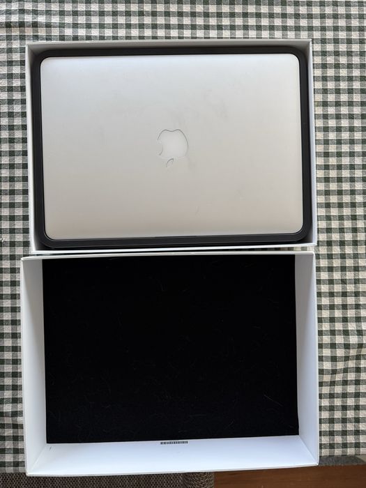 Apple Macbook Air 13” em caixa