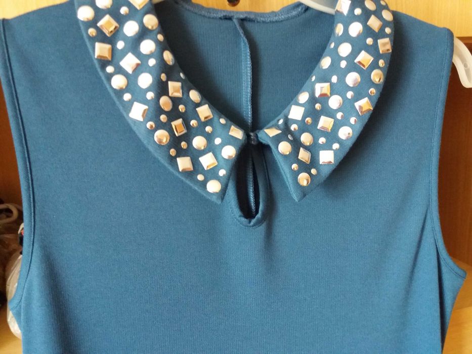 Sukienka z ozdobnym kołnierzykiem 38 Nowa