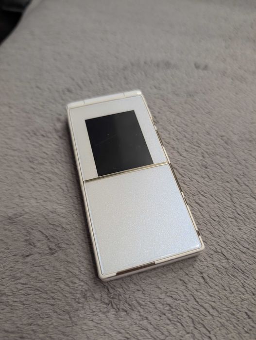 Японский мобильный Fujitsu Docomo F-03C Flip телефон раскладушка