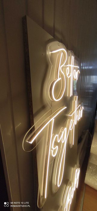 Neon Better Together, ledon