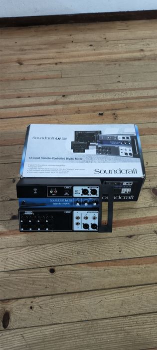 Soundcraft Ui12 usada 3 vezes