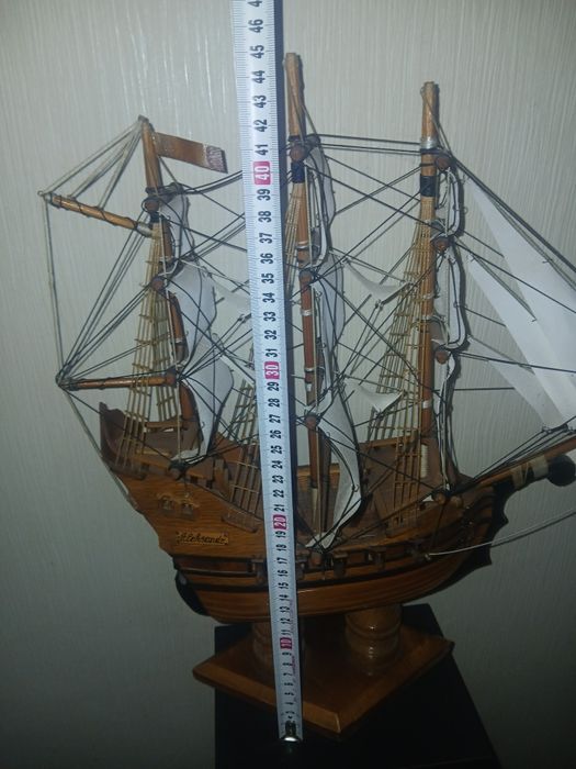 Продам модель парусника