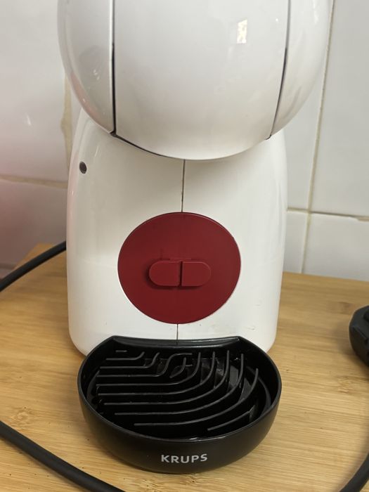 maquina cafe dolce gusto branca e vermelha