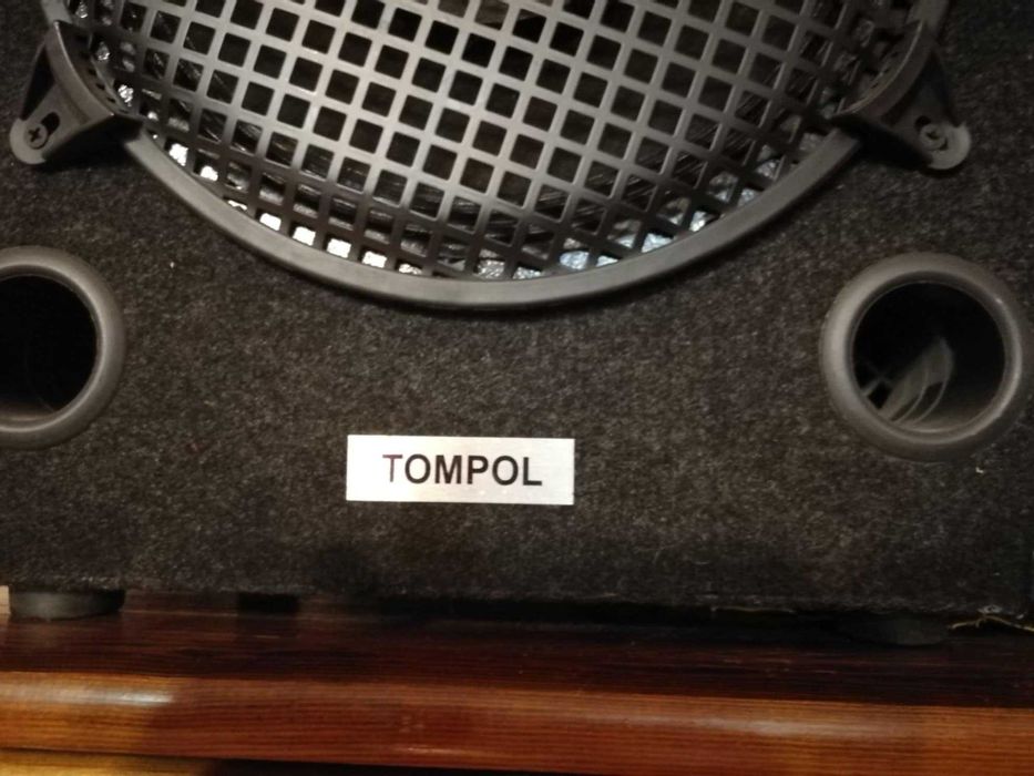 Kolumny estradowe pasywne.