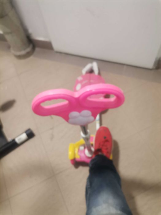 Hulajnoga różowa dla dziewczynki z rozkładanym podestem i misiem