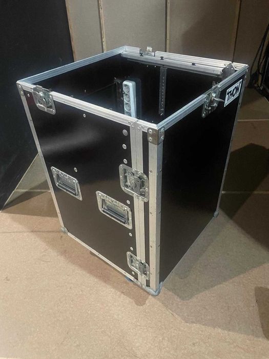 Rack 15U com suporte para mesa de som e com rodas