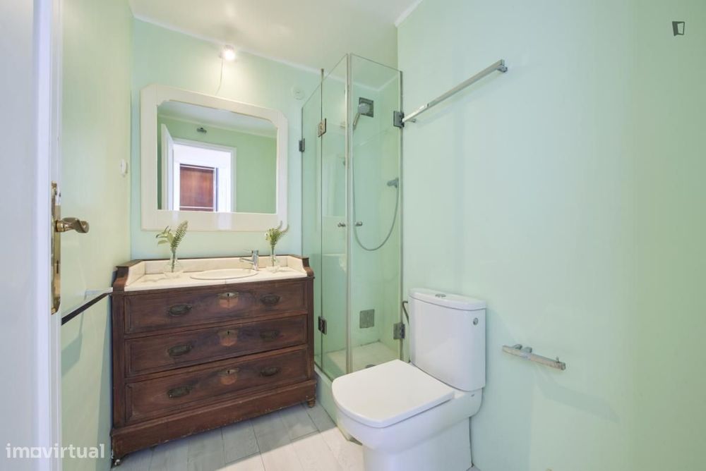 Quarto - localizado em Entrecampos Lisbon