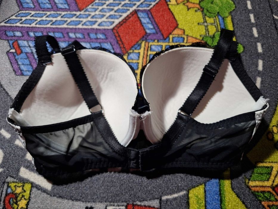 Biustonosz Entice 75E.