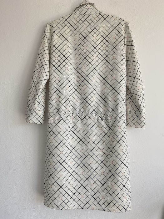 Sukienka biala mini z długim rękawem