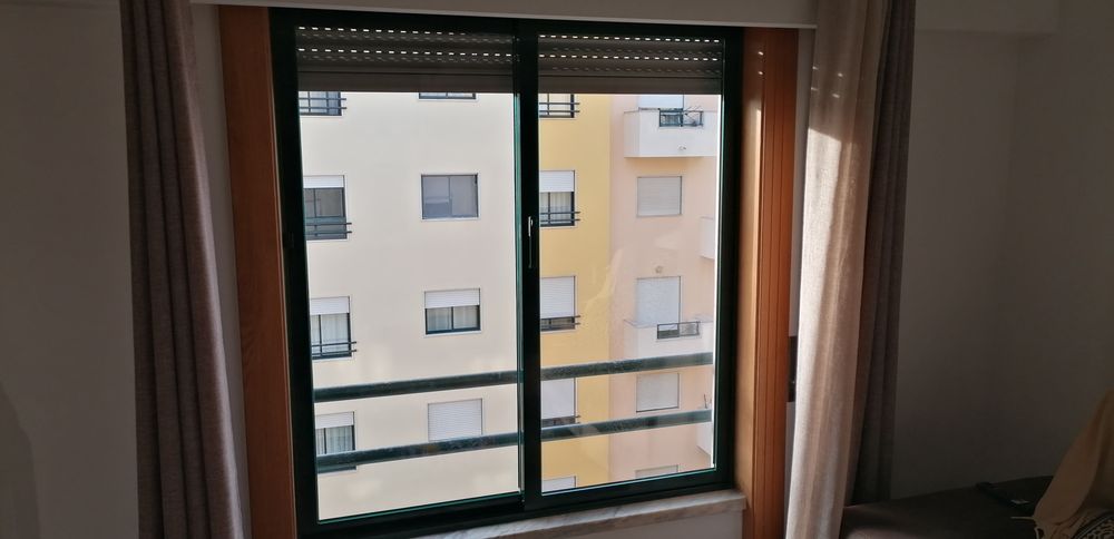 4 Janelas duplas em verde. Sem os caixilhos