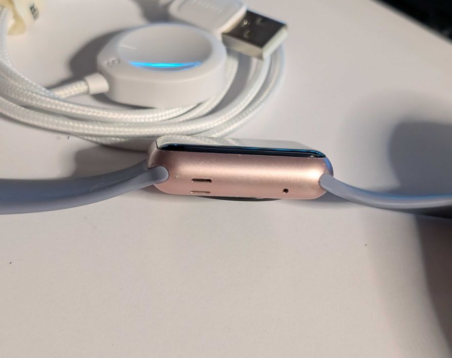 Доступні все працює Apple watch 1 38 rose gold  + новий кабель